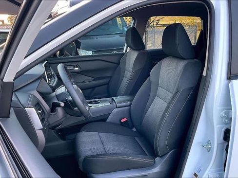 Certified 2025 Nissan Rogue SV image 7