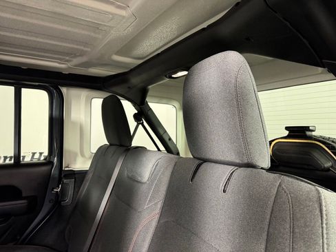 Used 2025 Jeep Wrangler Unlimited Rubicon image 25