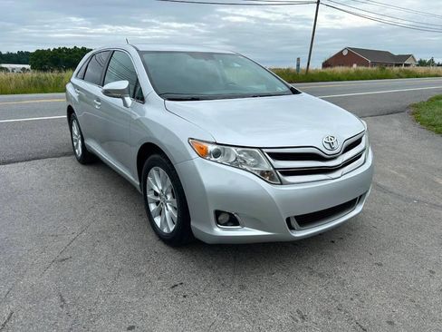 Used 2014 Toyota Venza LE AWD/4WD image 3