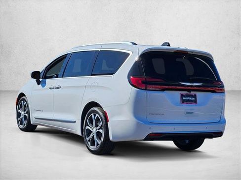 New 2026 Chrysler Pacifica Pinnacle FWD image 9