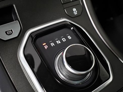 Used 2019 Land Rover Range Rover Evoque SE Premium image 40