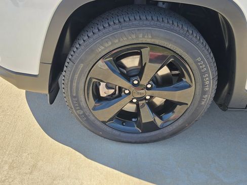 Used 2021 Jeep Cherokee Altitude image 8