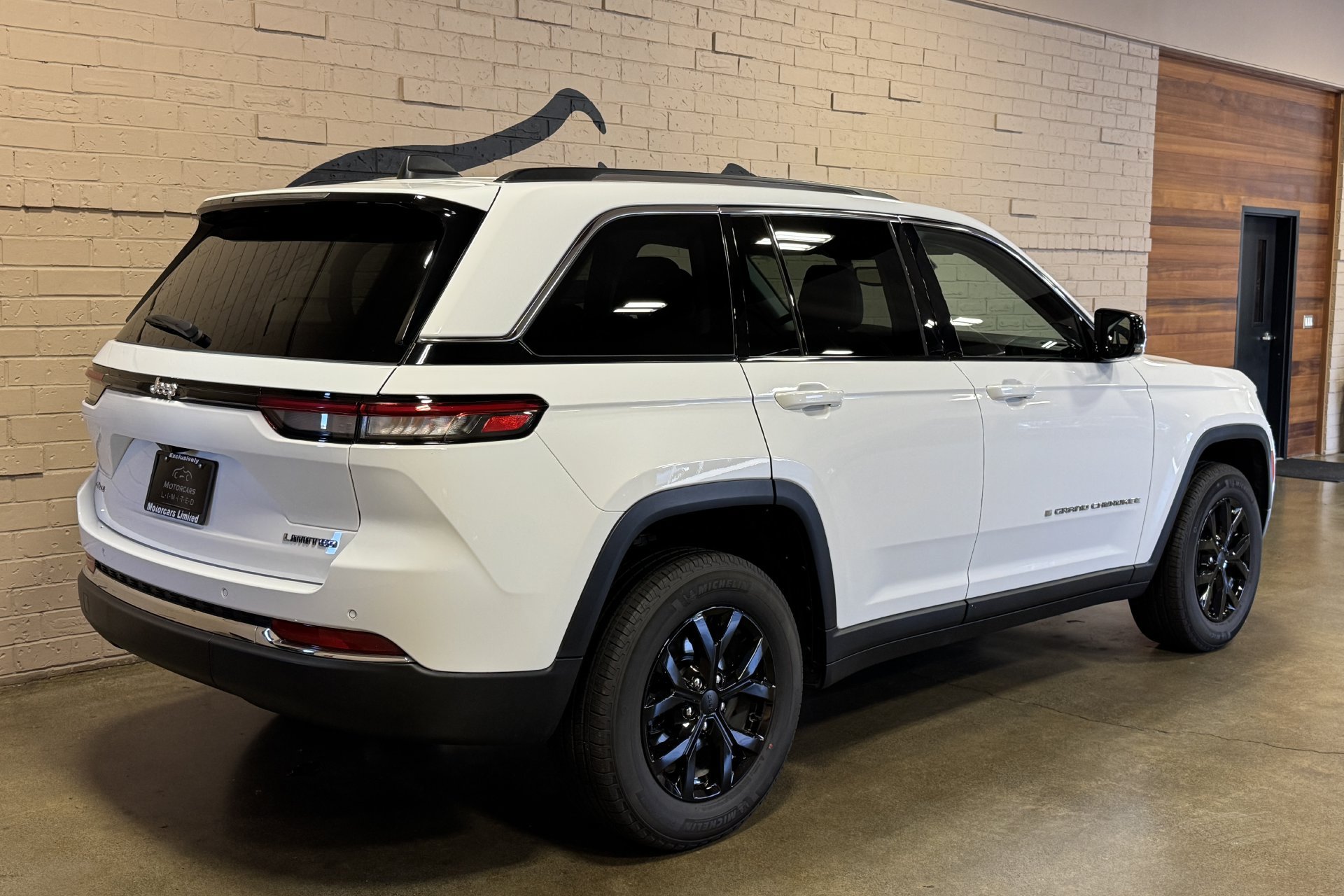 Used 2023 Jeep Grand Cherokee Limited AWD/4WD image 4