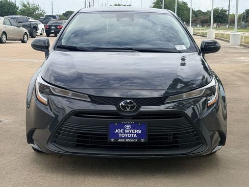 Used 2025 Toyota Corolla LE FWD image 3