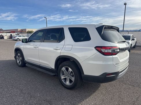 Used 2025 Honda Pilot EX-L image 3