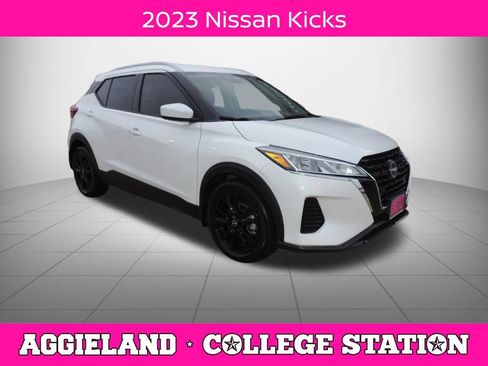 Used 2023 Nissan Kicks SV FWD image 1