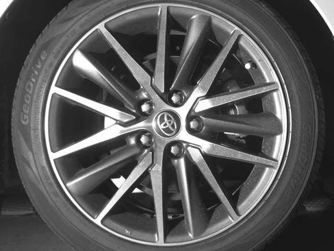 Used 2024 Toyota Camry XLE w/ Navigation Package image 11