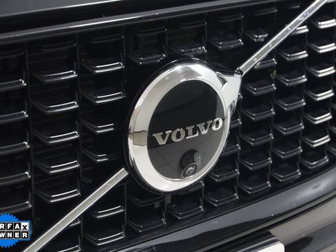 Used 2025 Volvo XC60 B5 Plus image 16