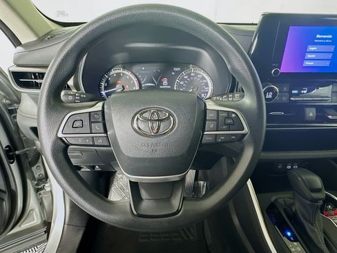 Used 2023 Toyota Highlander L FWD image 15