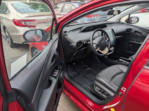 Used 2018 Toyota Prius Prime Premium w/ Carpet Mat Package image 15