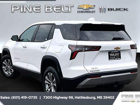New 2026 Chevrolet Equinox LT w/ Convenience Package II FWD image 2