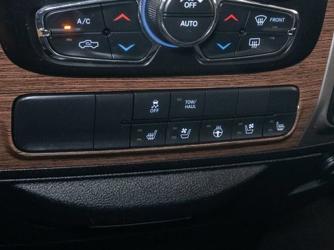 Used 2018 RAM 1500 Laramie w/ Convenience Group AWD/4WD image 24