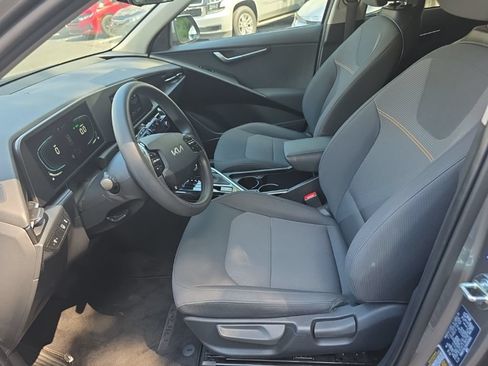Used 2025 Kia Niro LX FWD image 5