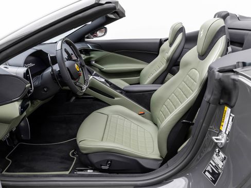 Certified 2025 Ferrari Roma Spider RWD image 5
