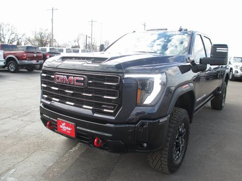 Used 2025 GMC Sierra 2500 AT4X image 13