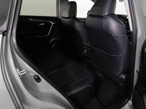 Used 2021 Toyota RAV4 XLE Premium image 39