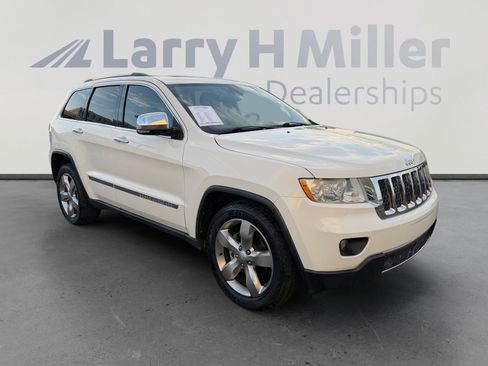Used 2012 Jeep Grand Cherokee Overland w/ Trailer Tow Group RWD image 7