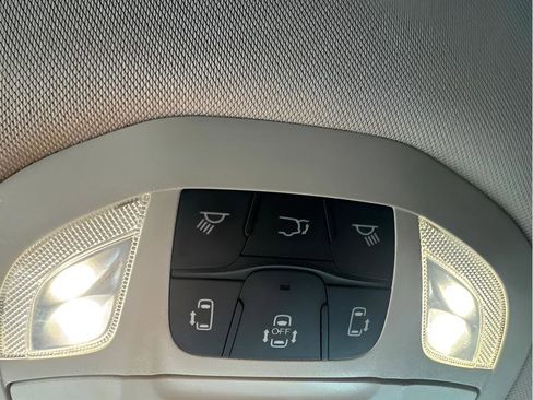 Used 2020 Chrysler Voyager Lxi FWD image 13