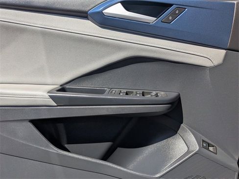 Certified 2024 Volkswagen Taos SE image 27