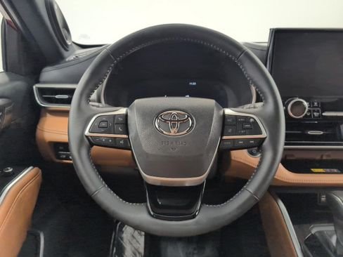 Used 2026 Toyota Highlander Platinum AWD/4WD image 5