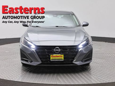 Used 2023 Nissan Altima 2.5 SV AWD/4WD image 2