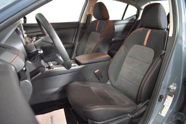 Certified 2025 Nissan Sentra SR FWD image 9