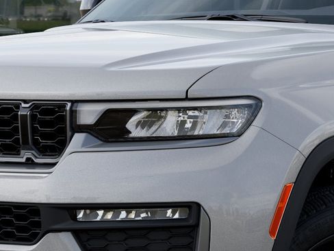 New 2026 Jeep Grand Cherokee Limited w/ Limited Altitude Package AWD/4WD image 36