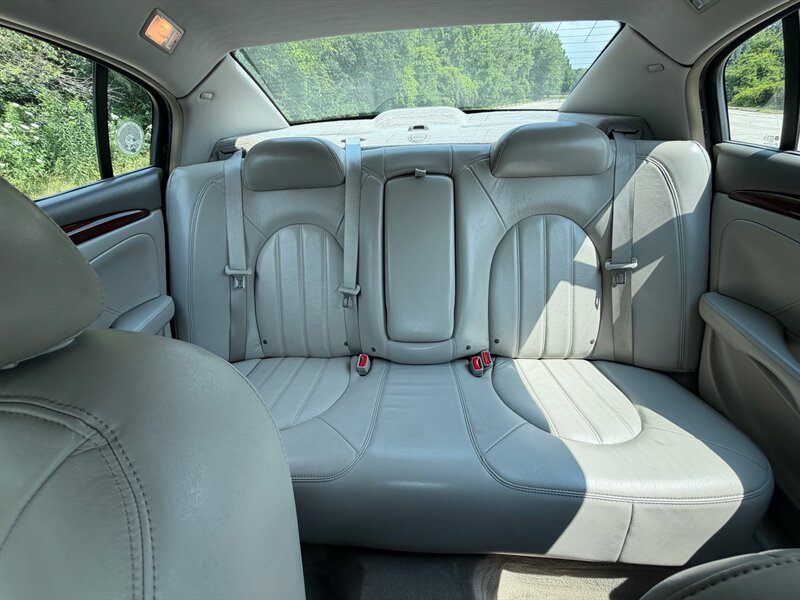 Used 2009 Buick Lucerne CXL FWD image 11