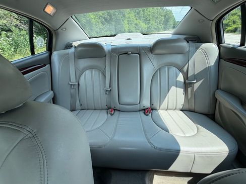 Used 2009 Buick Lucerne CXL FWD image 11