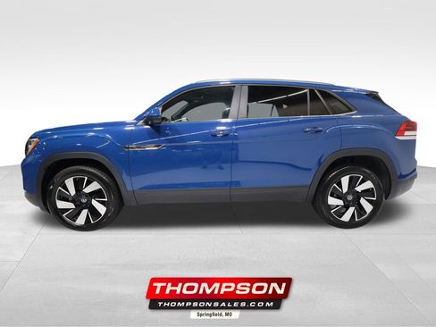 Used 2025 Volkswagen Atlas Cross Sport SE image 1