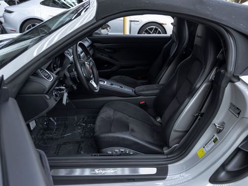 Used 2021 Porsche 718 Boxster Spyder RWD image 24