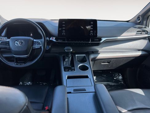 Used 2021 Toyota Sienna XSE w/ XSE Plus Package image 10