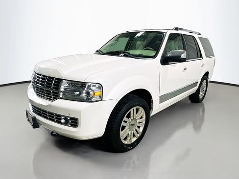 Used 2014 Lincoln Navigator 4WD image 2