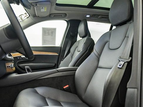 Used 2025 Volvo XC90 B6 Plus AWD/4WD image 21
