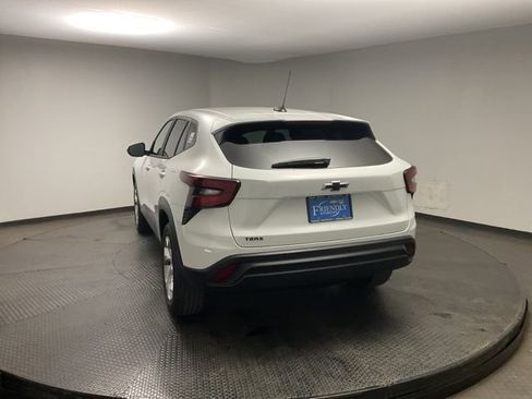 New 2026 Chevrolet Trax LS image 5