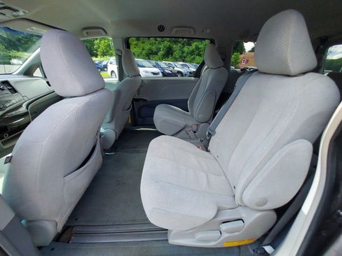 Used 2014 Toyota Sienna LE FWD image 9