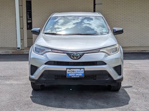 Used 2018 Toyota RAV4 LE image 2