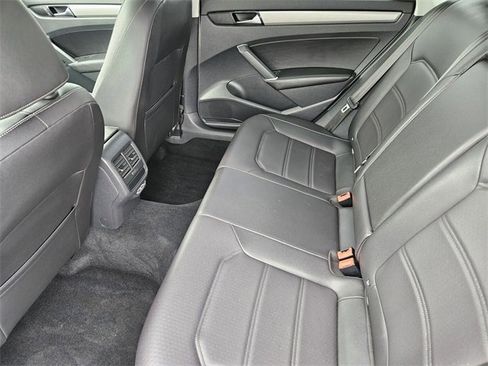Used 2020 Volkswagen Passat 2.0T SE image 29