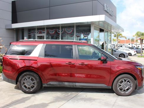 Certified 2026 Kia Carnival EX image 10