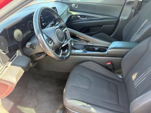 Used 2022 Hyundai Elantra SEL w/ Convenience Package FWD image 12