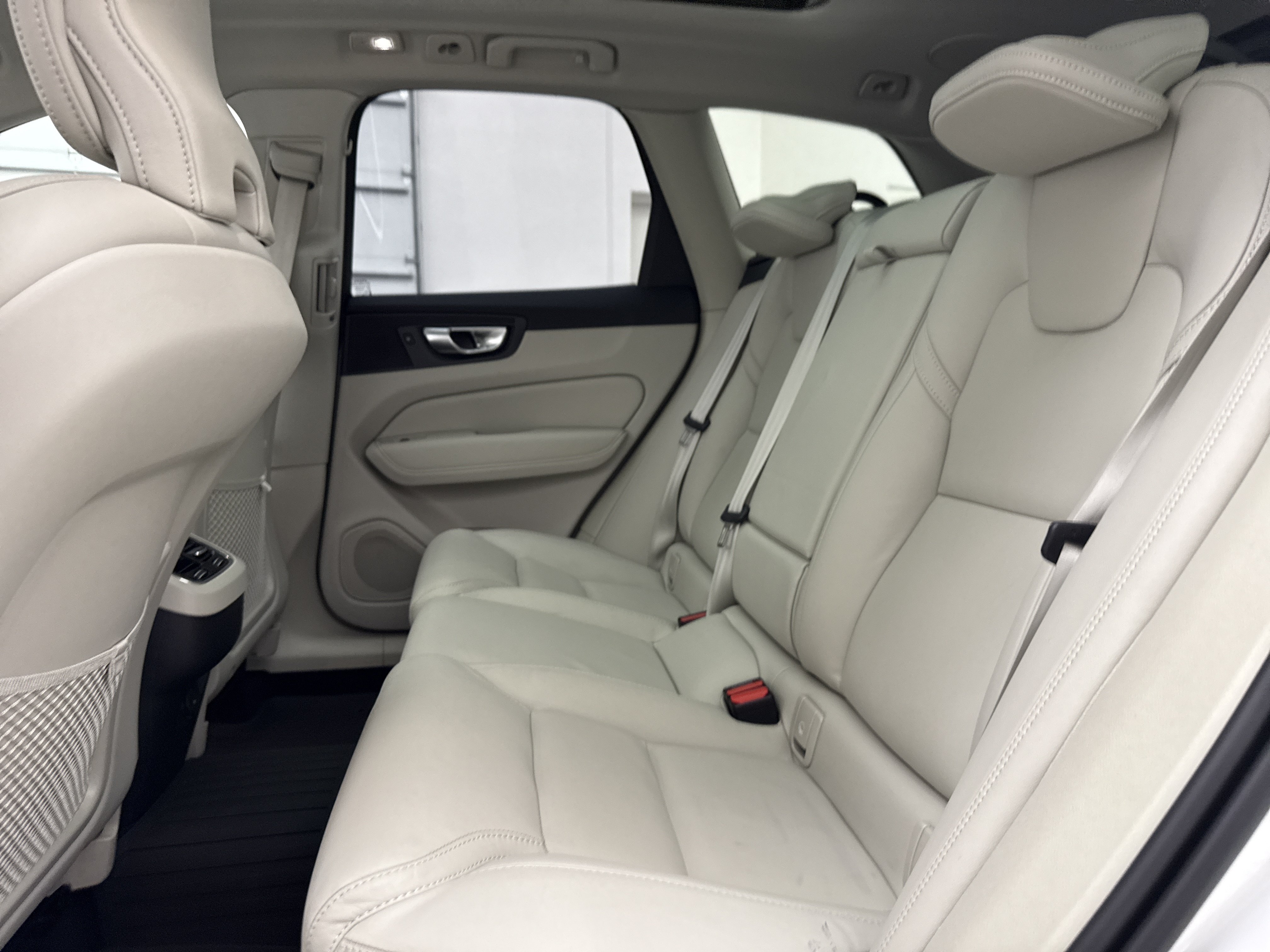 Used 2024 Volvo XC60 B5 Ultimate w/ Protection Package Premier AWD/4WD image 27