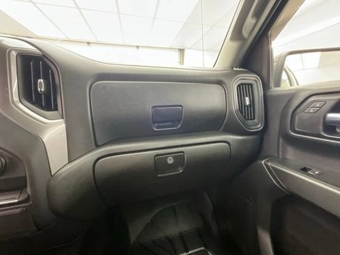 Used 2019 Chevrolet Silverado 1500 Custom w/ Custom Convenience Package AWD/4WD image 11
