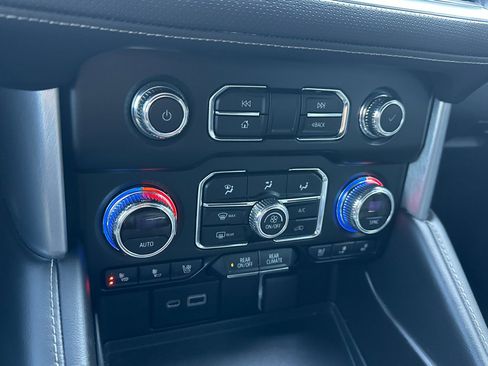 Used 2021 GMC Yukon SLT image 30