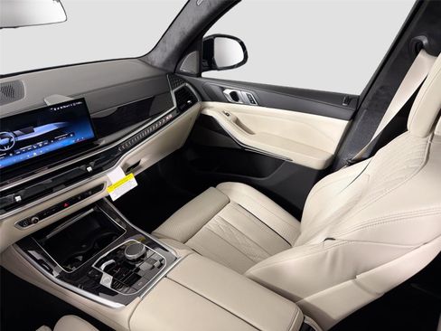 New 2026 BMW X5 xDrive40i w/ M Sport Package AWD/4WD image 25