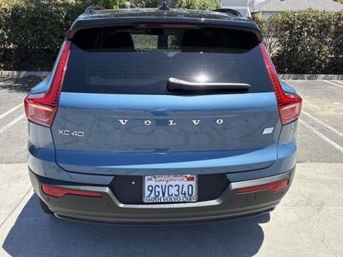 Used 2023 Volvo XC40 Recharge Core AWD/4WD image 3