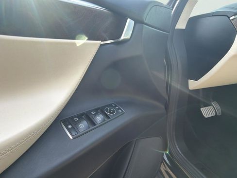 Used 2018 Tesla Model X P100D image 11