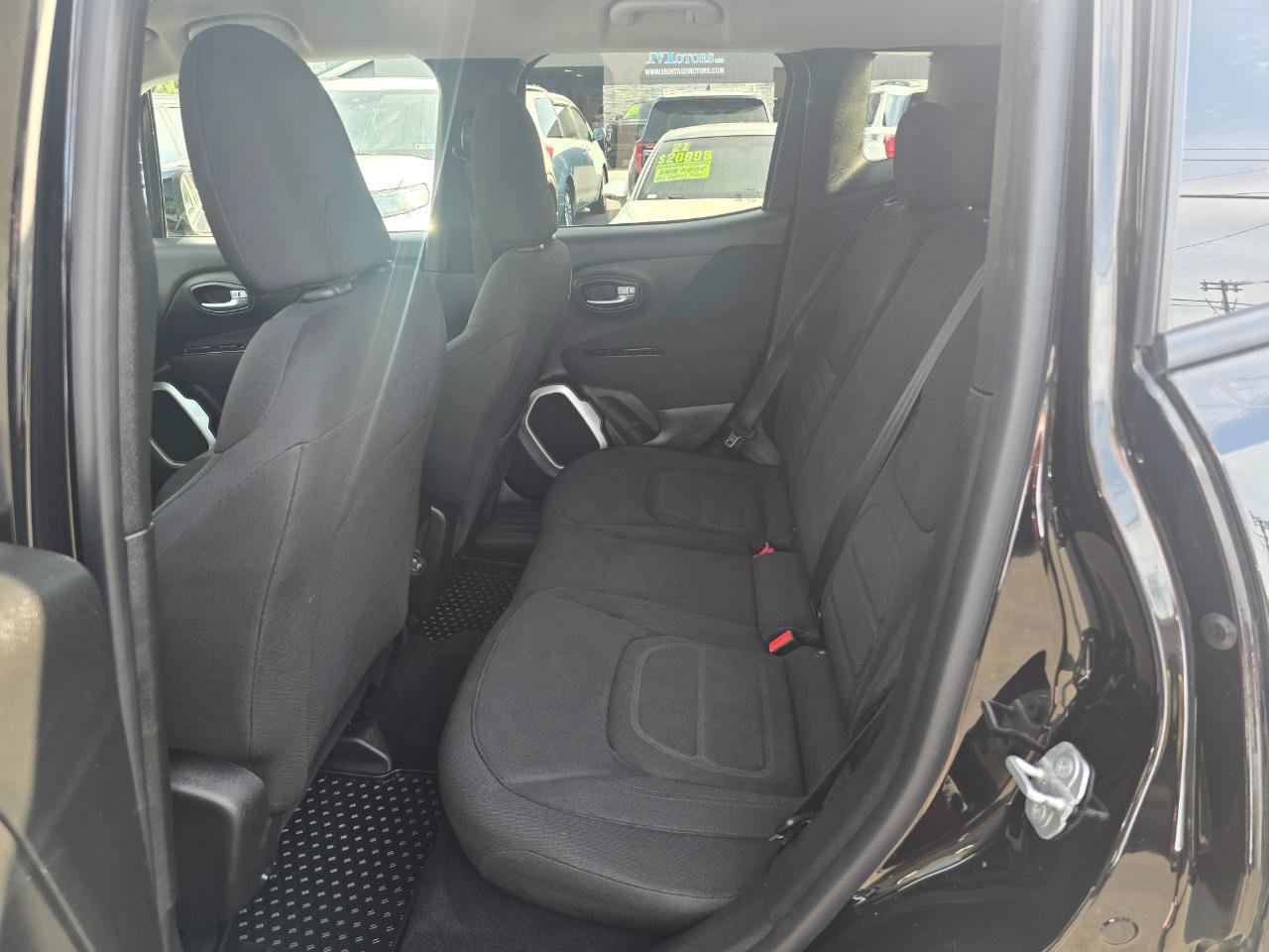 Used 2019 Jeep Renegade Latitude AWD/4WD image 13