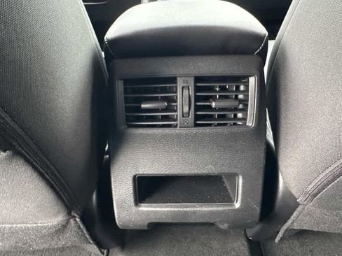 Used 2022 Mitsubishi Outlander ES image 16