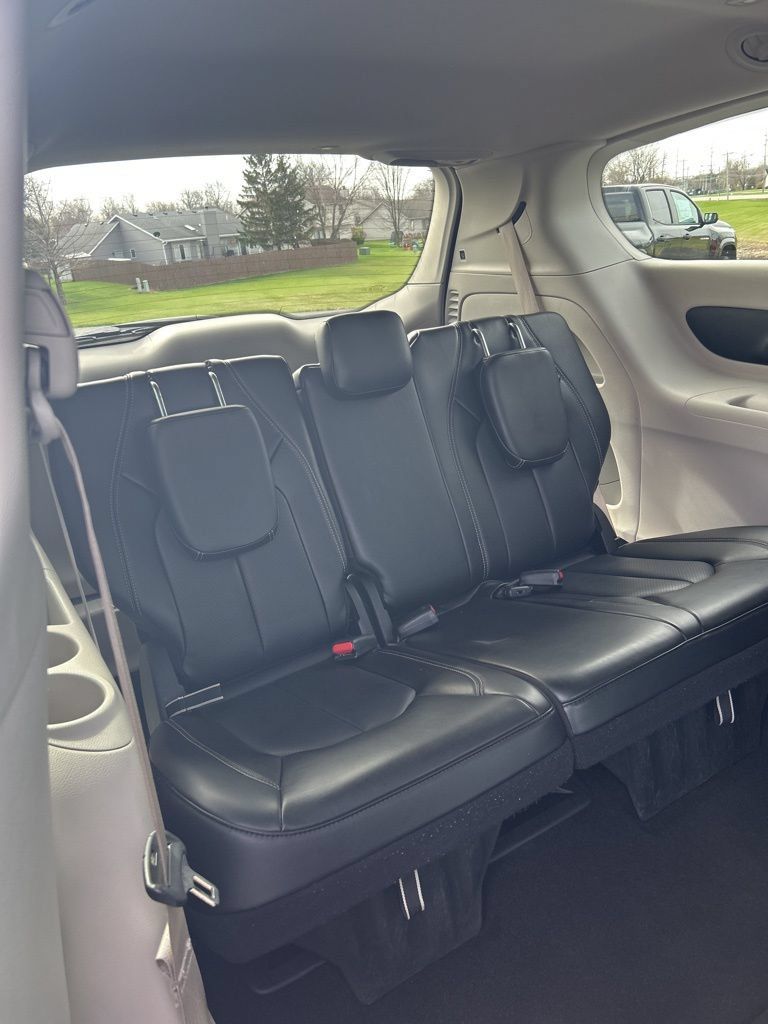Used 2023 Chrysler Pacifica Touring-L FWD image 57