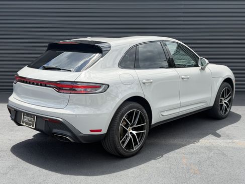 Certified 2024 Porsche Macan AWD/4WD image 9